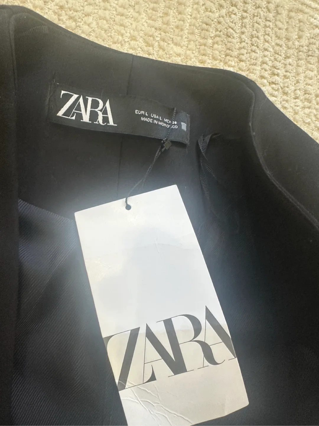 New Zara Black Sleeveless Vest - Size L image indicator(3)