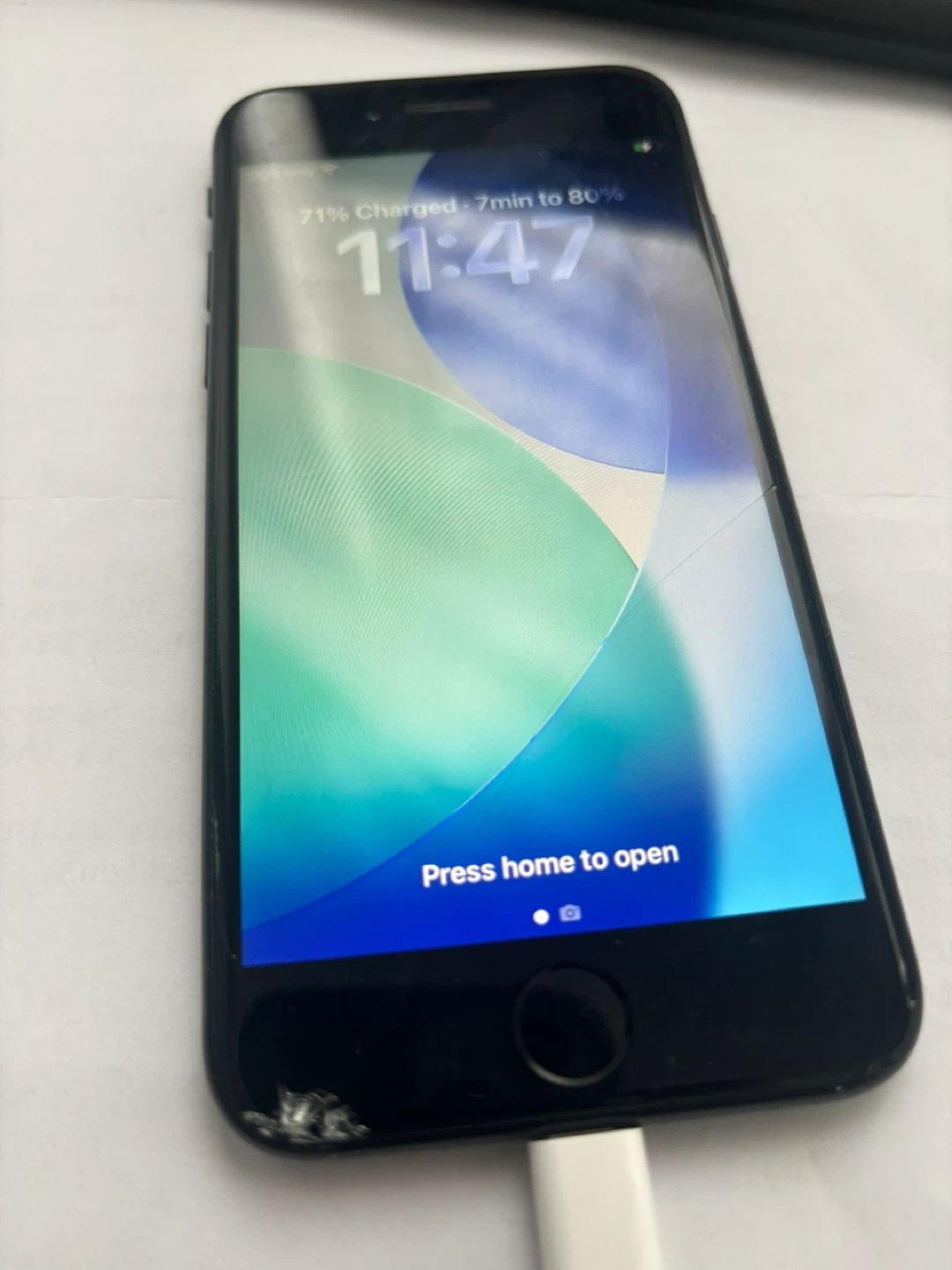 iPhone SE 2 Black  - 64GB - 85% Battery- Scree Damage - photo 2