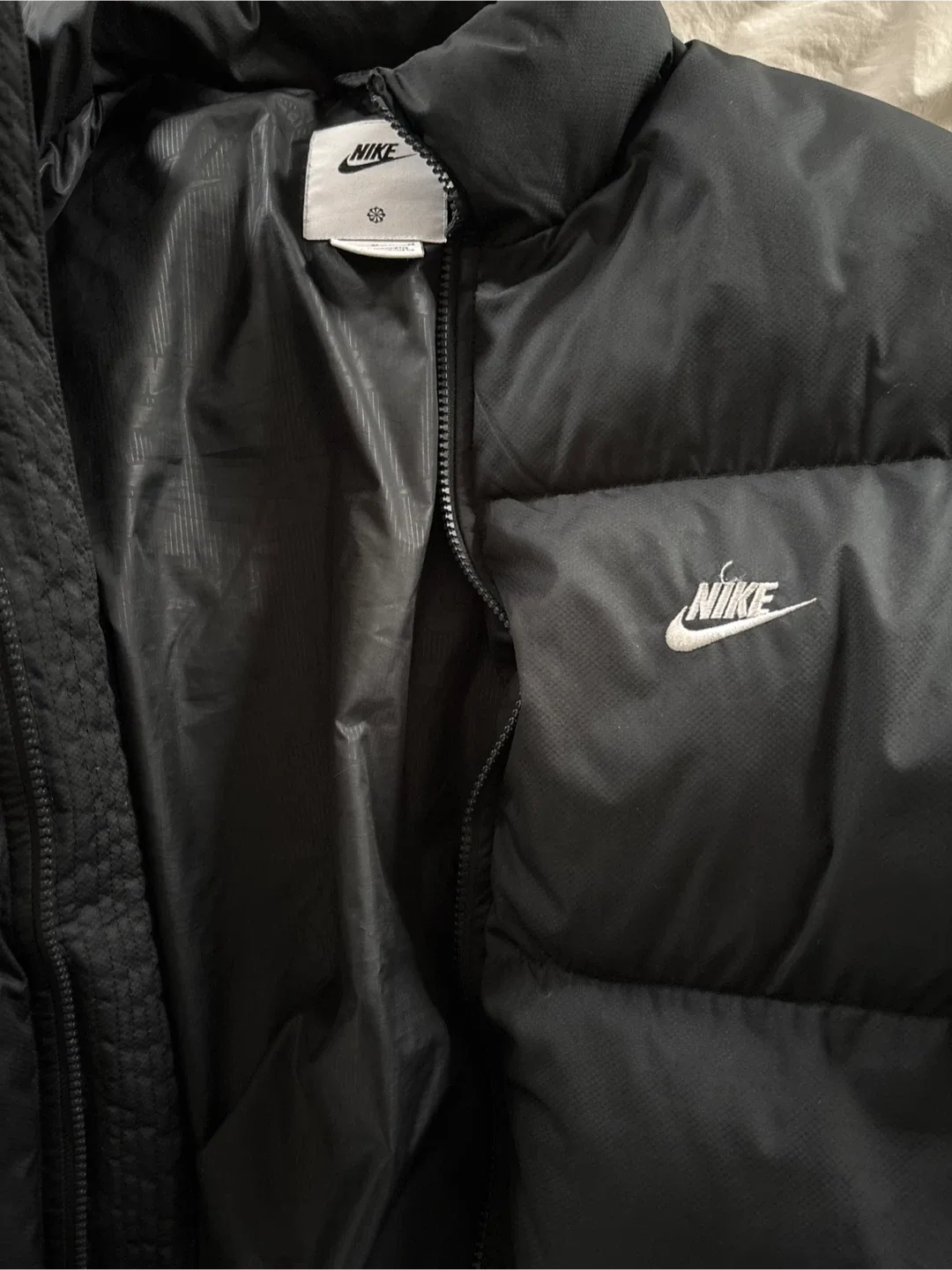 Nike LIKE NEW  currently out if stock Club Puffer Jacket - Black image indicator(3)