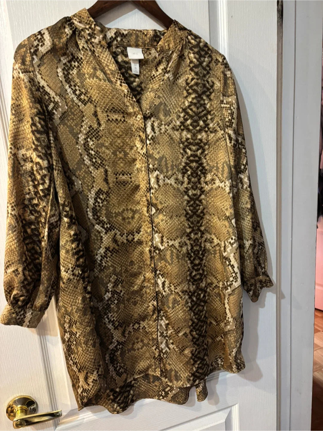 H&M Snake Print Blouse Size 10 image indicator(2)