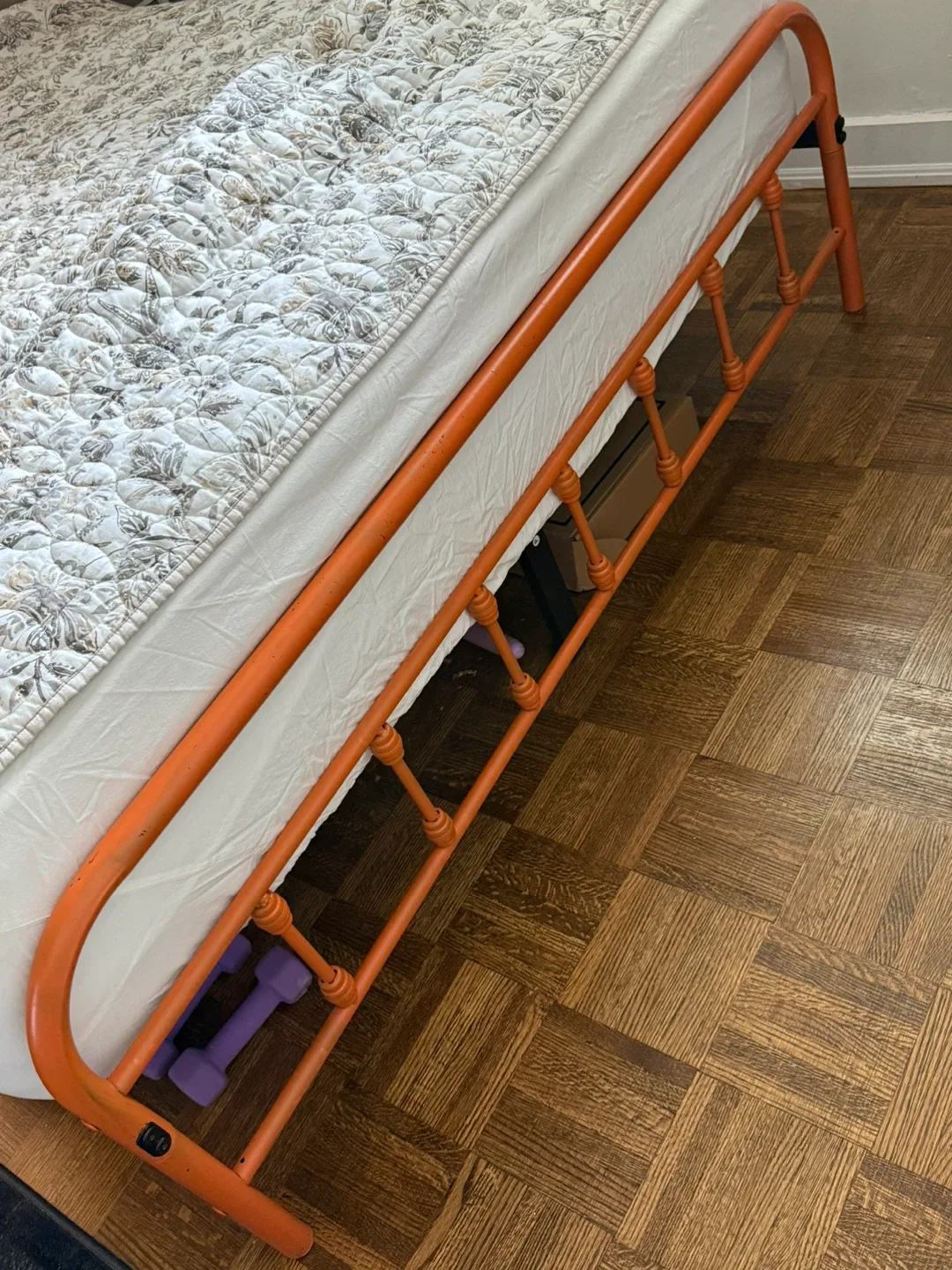 Metal Bed Frame QUEEN size image indicator(3)