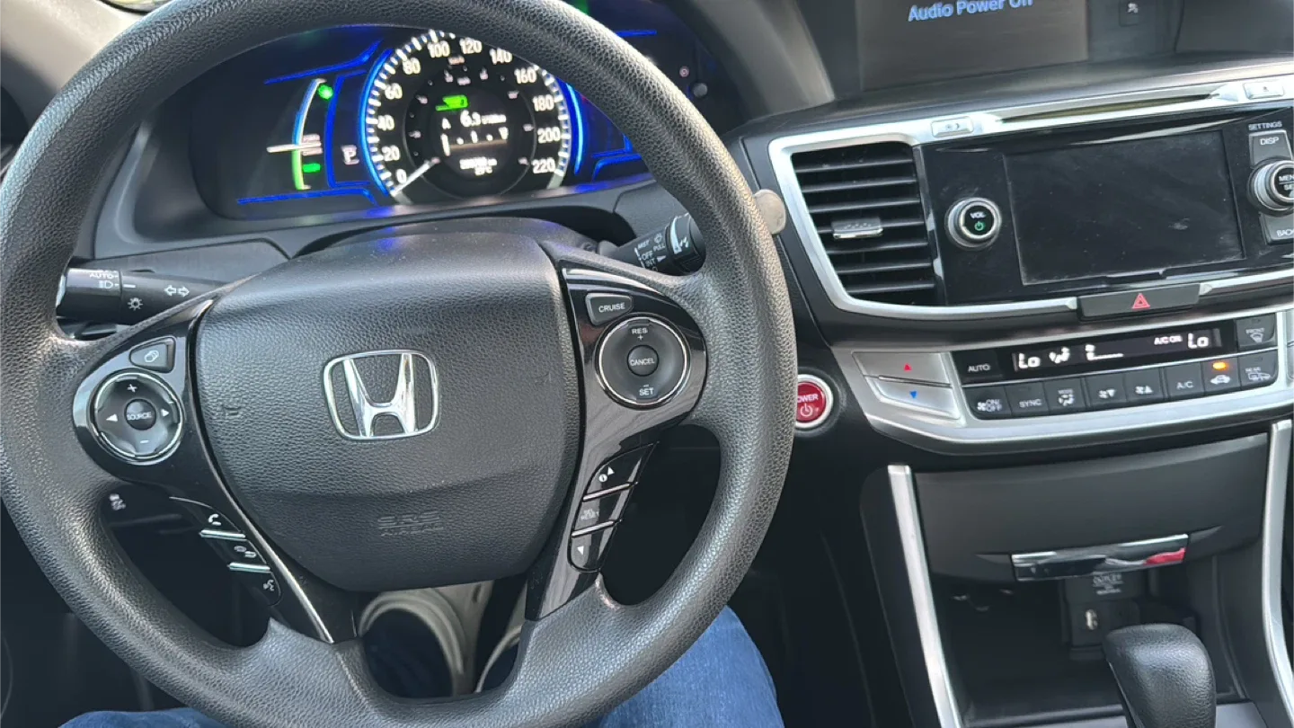 Honda Accord Hybrid - Grey Sedan image indicator(7)