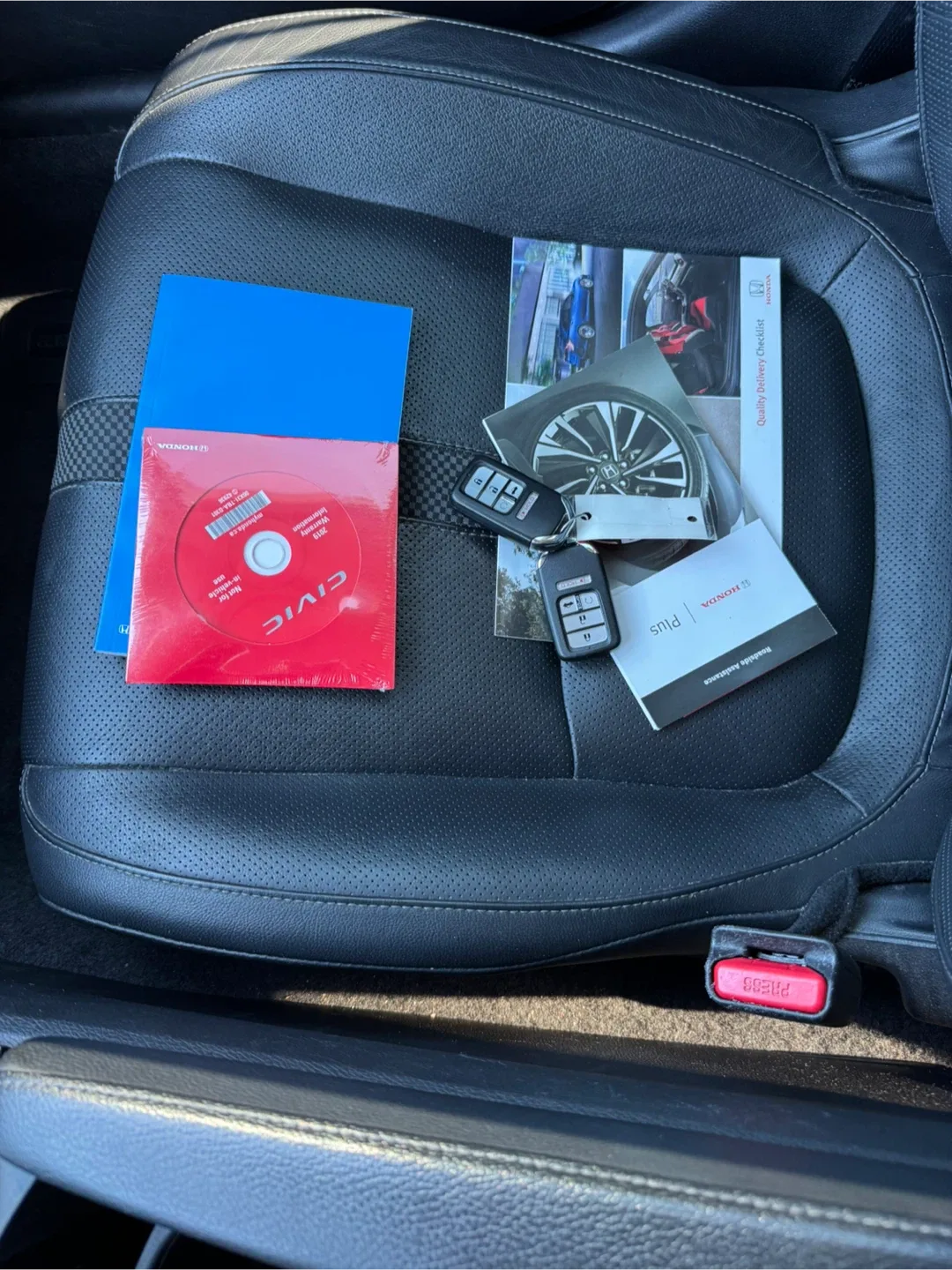 White Honda Civic Sedan image indicator(6)