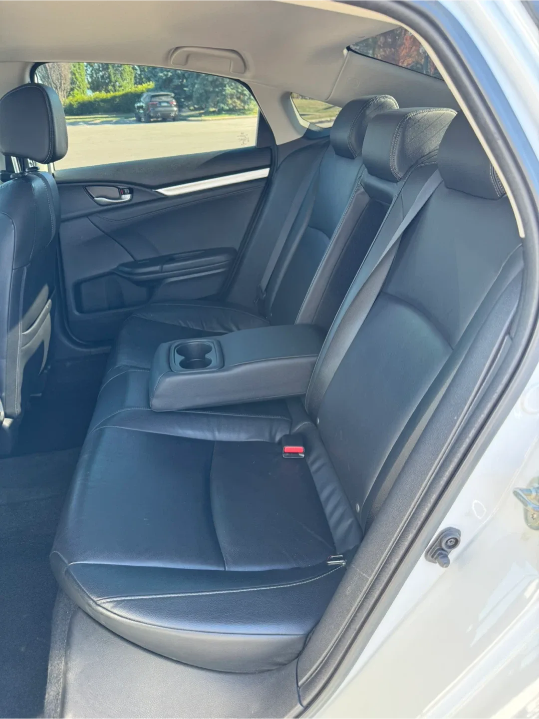 White Honda Civic Sedan image indicator(7)