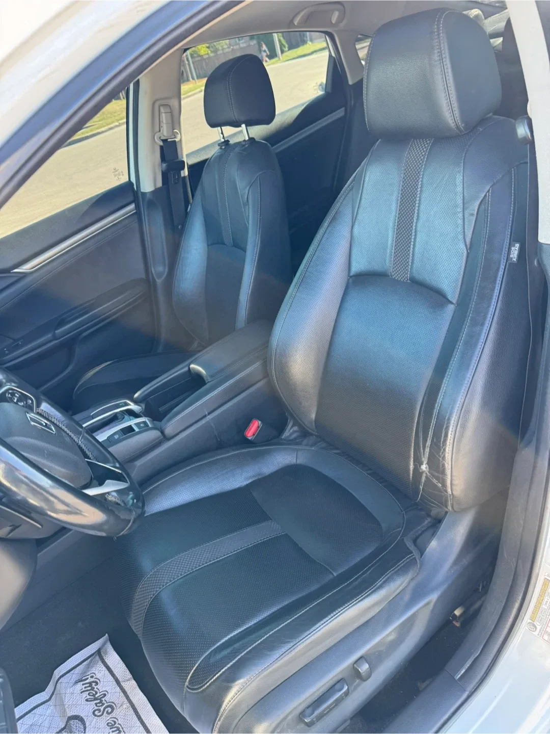 White Honda Civic Sedan image indicator(9)