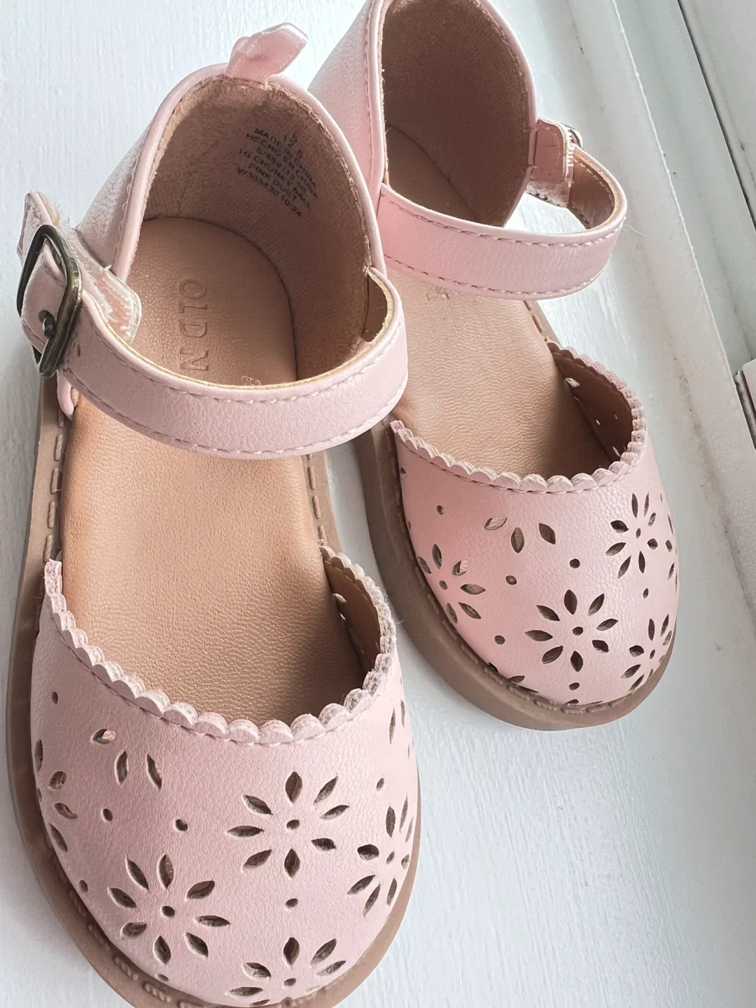 Old Navy Pink Sandals - Size 5 image indicator(3)