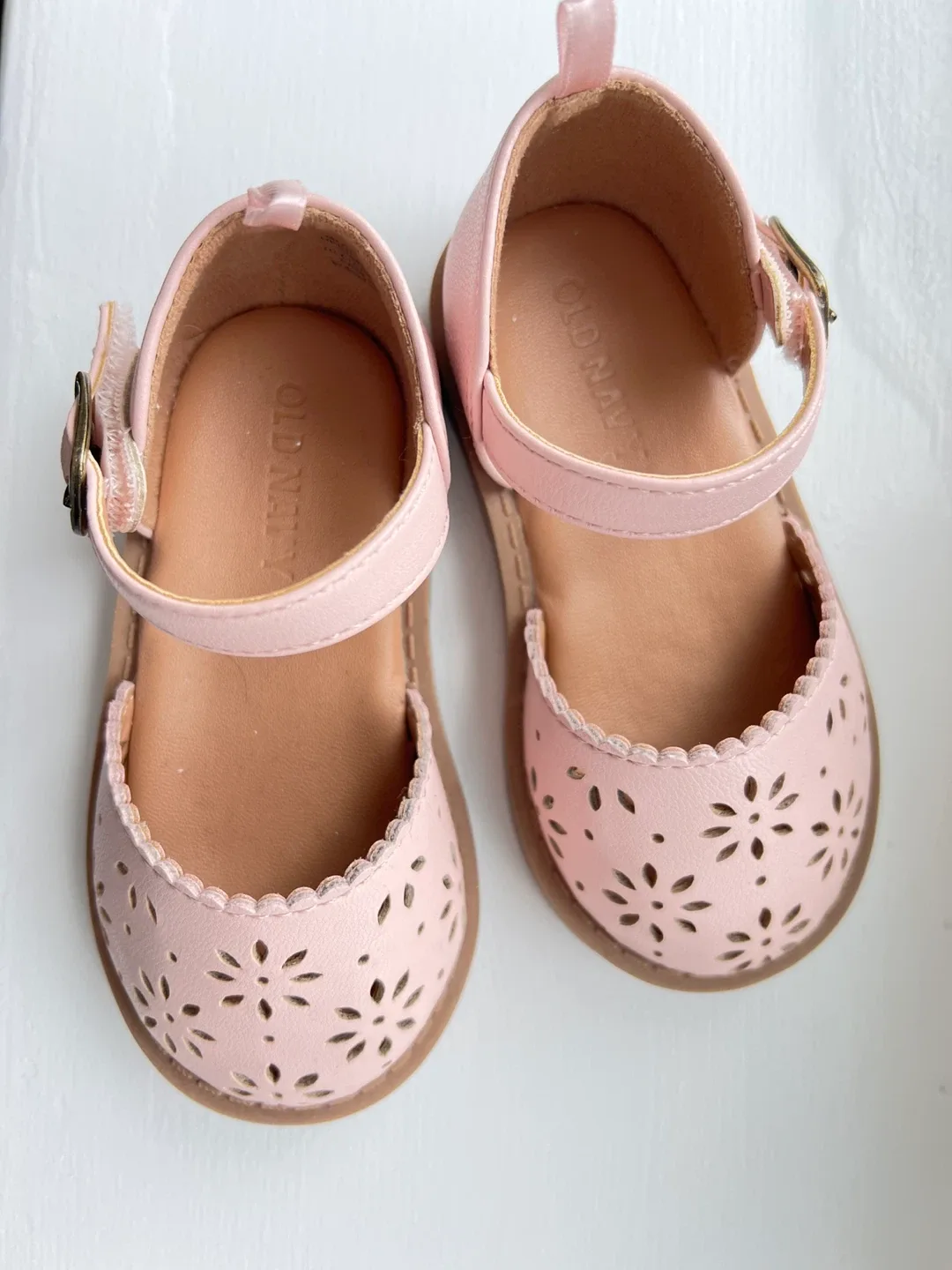 Old Navy Pink Sandals - Size 5 image indicator(2)