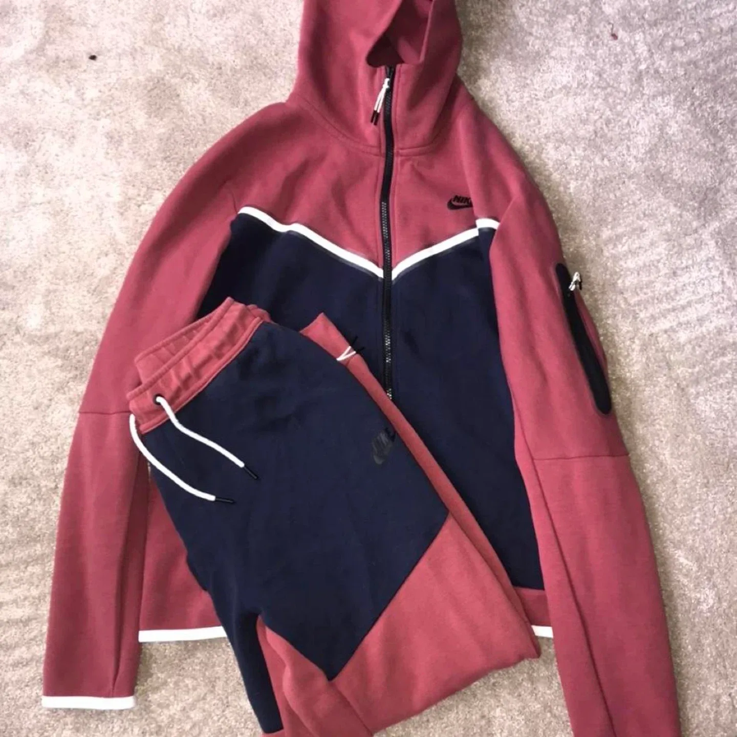 Nike Tech Fleece Hoodie & Pants Set