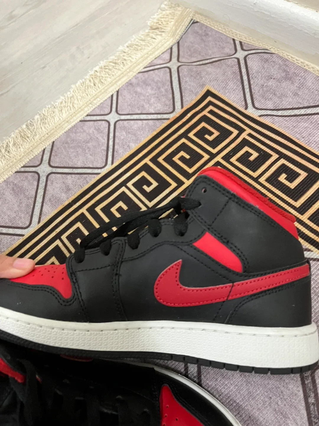 JORDAN 1 MID RED AND BLACK image indicator(2)