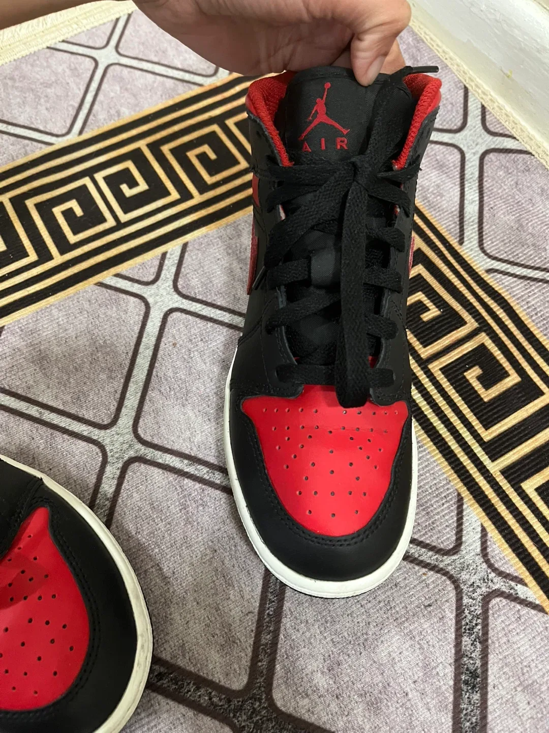 JORDAN 1 MID RED AND BLACK image indicator(3)
