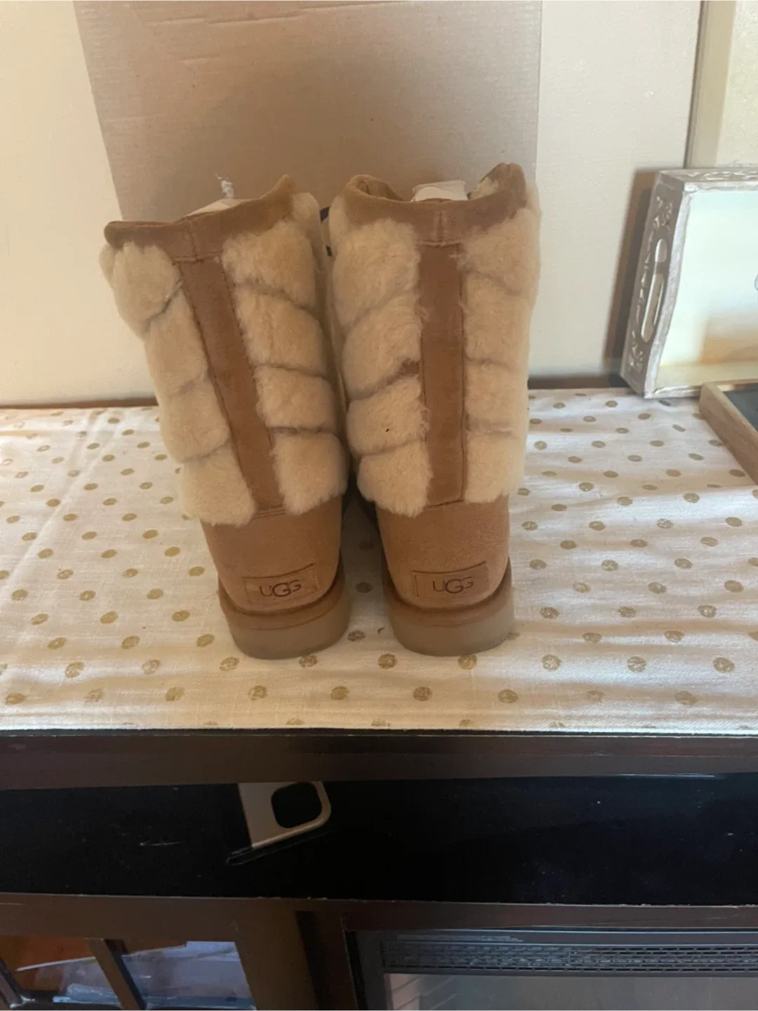 UGG Women's  Boot size 7 image indicator(3)
