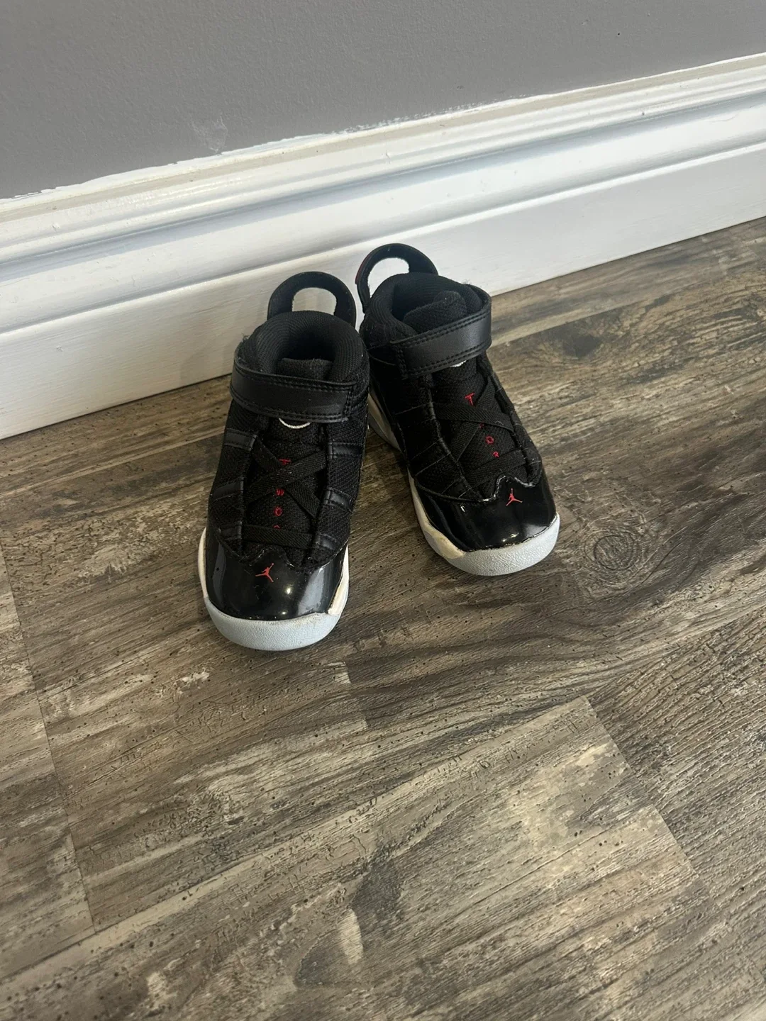 Jordan Black/Red Toddler Shoes - Size 9C