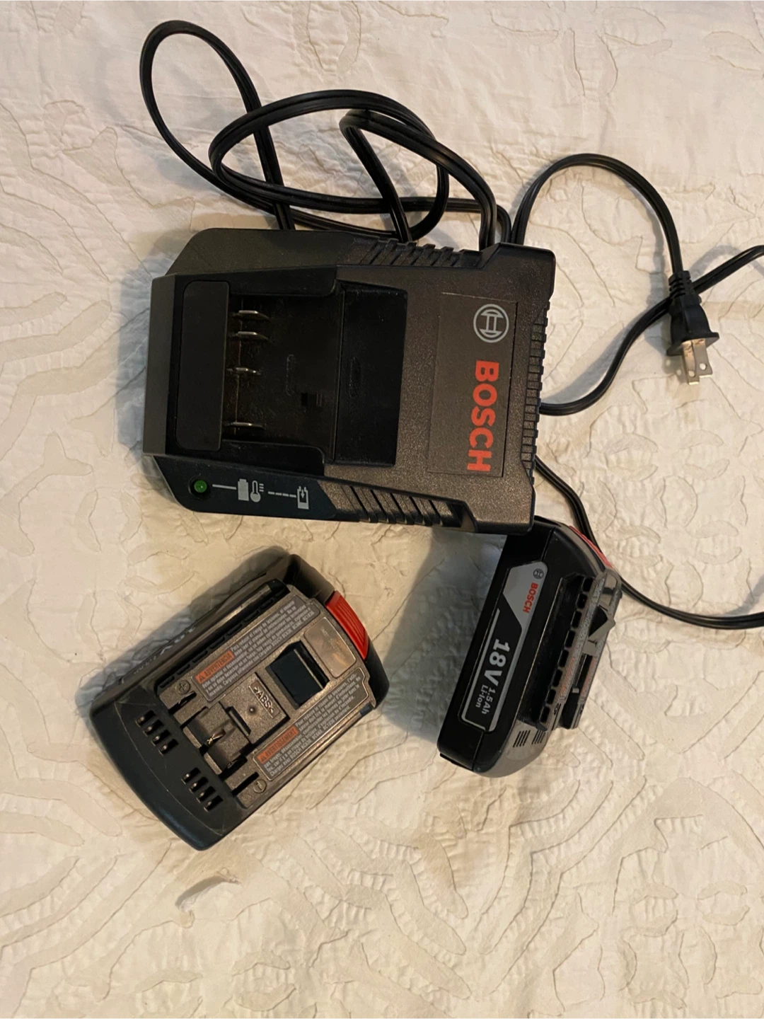 Bosch 18V Battery Charger with 2 Batteries - photo 3