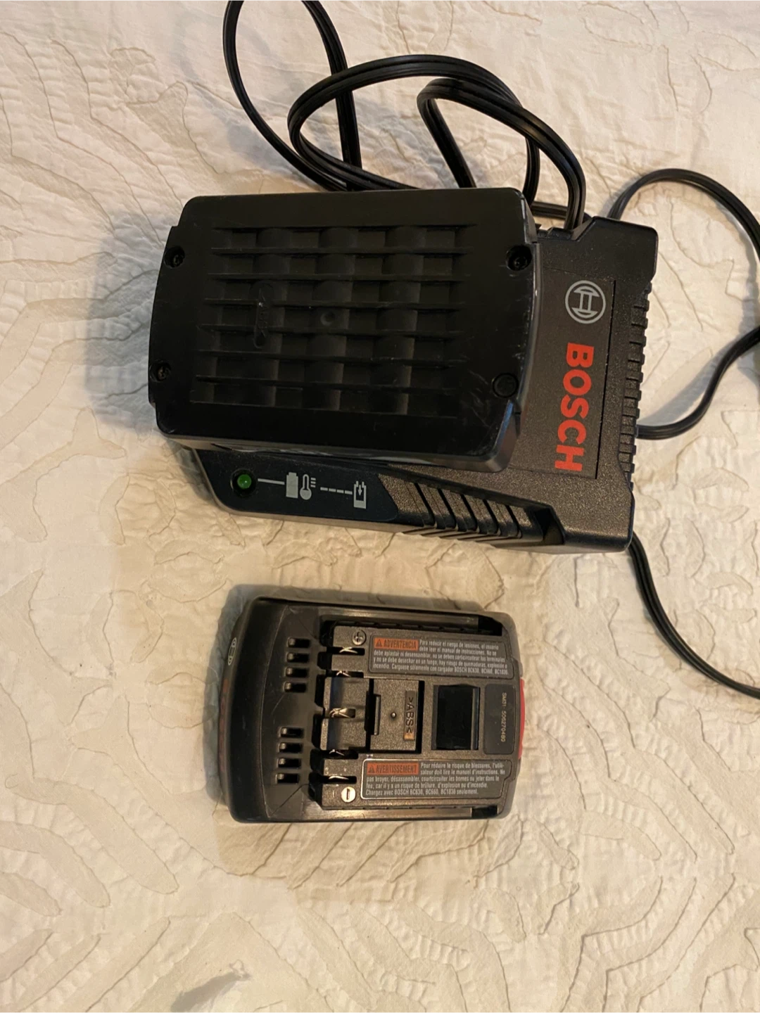 Bosch 18V Battery Charger with 2 Batteries - photo 2