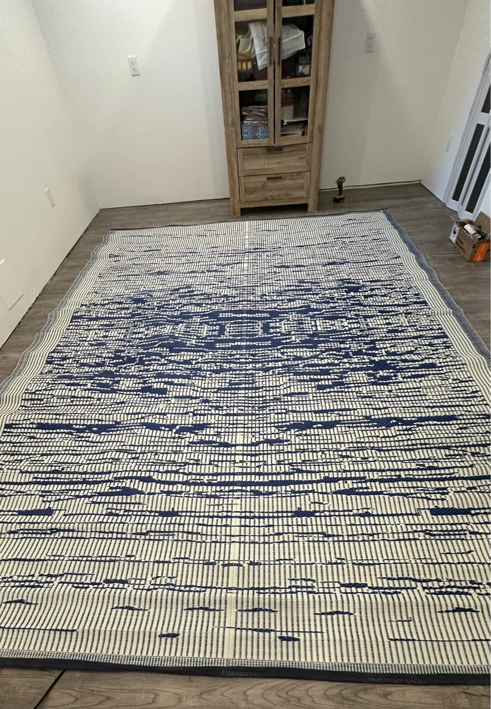 Blue & White Outdoor Rug - Crease-Free & Washable