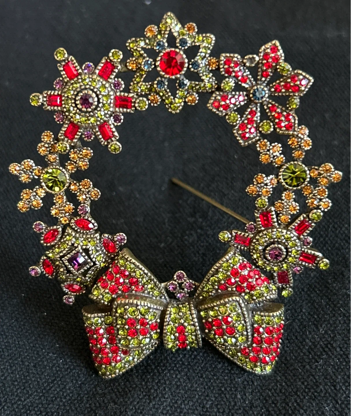 Heidi Daus Christmas Wreath Brooch image indicator(2)