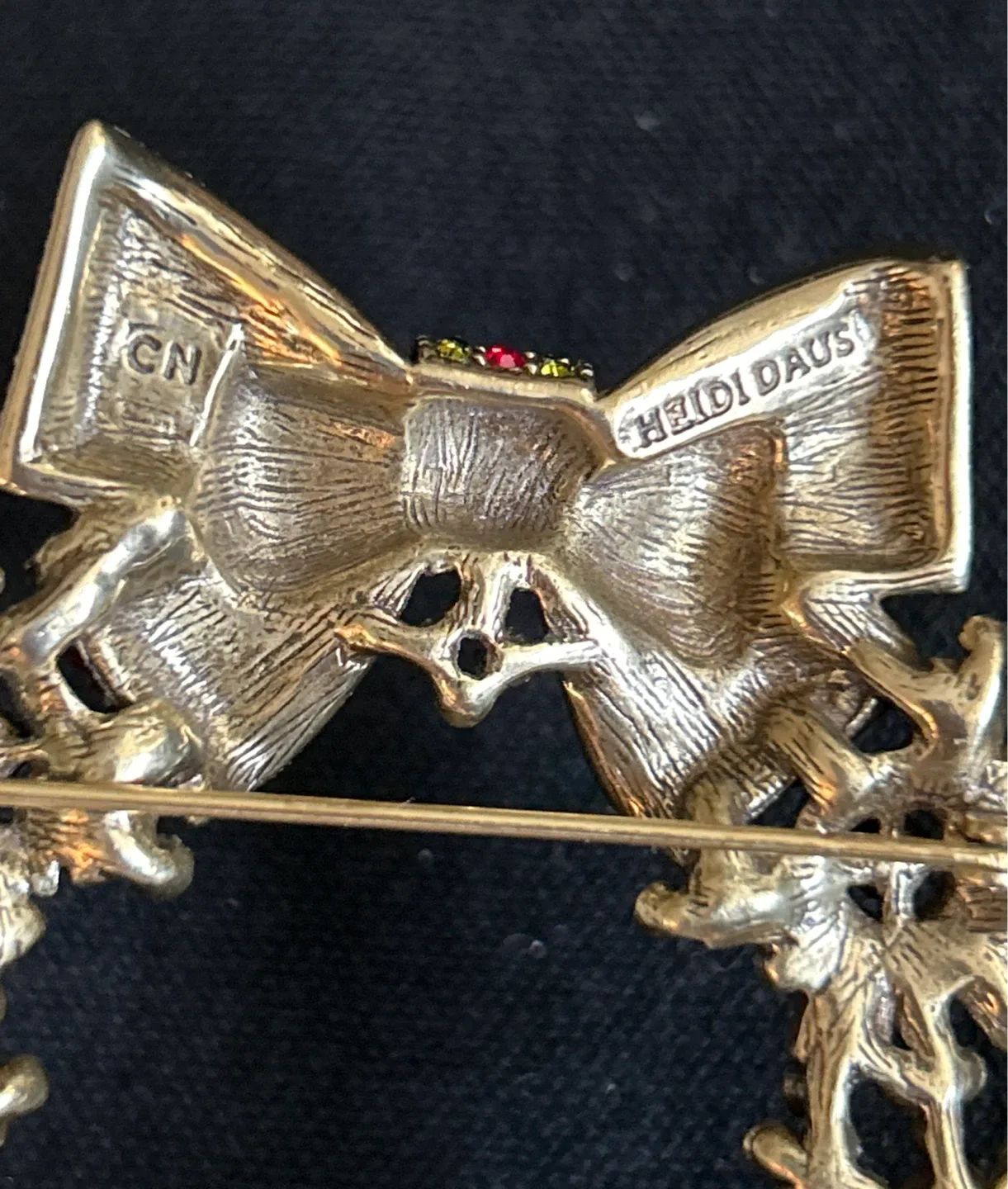 Heidi Daus Christmas Wreath Brooch image indicator(4)