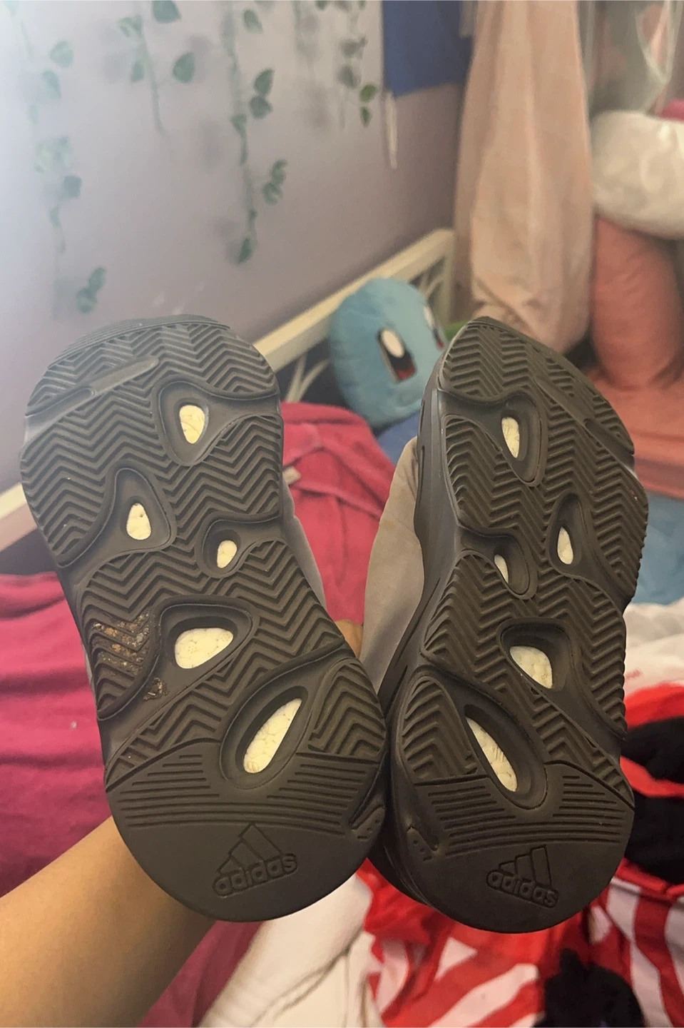 Adidas Yeezy 700 V3 Clay Brown Size 9.5