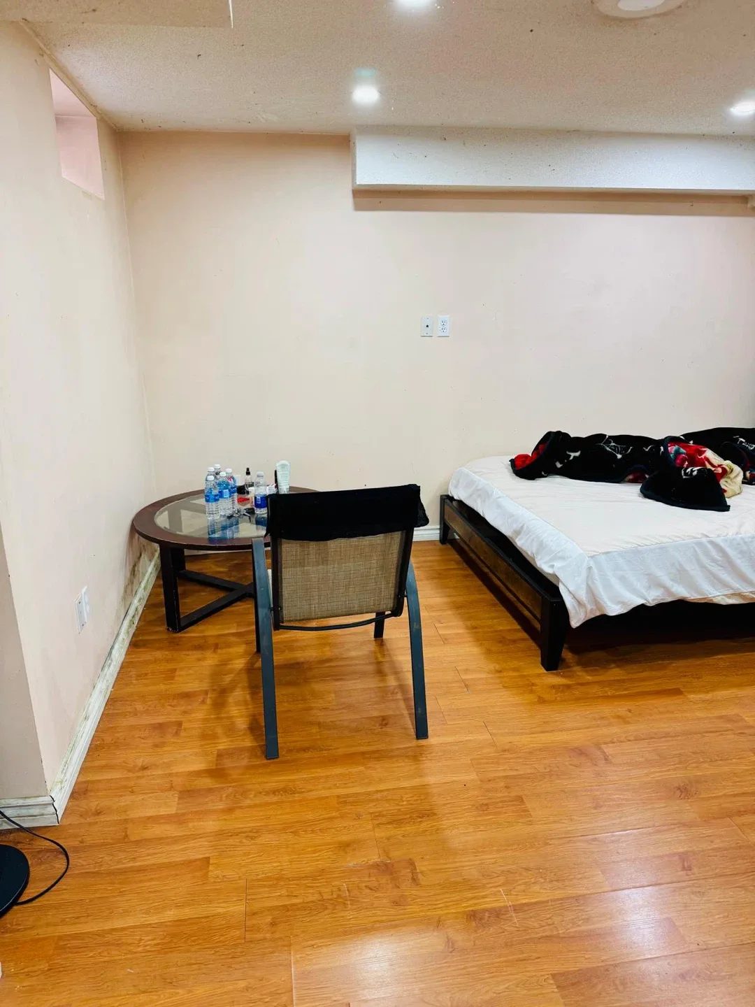 Basement for rent image indicator(3)