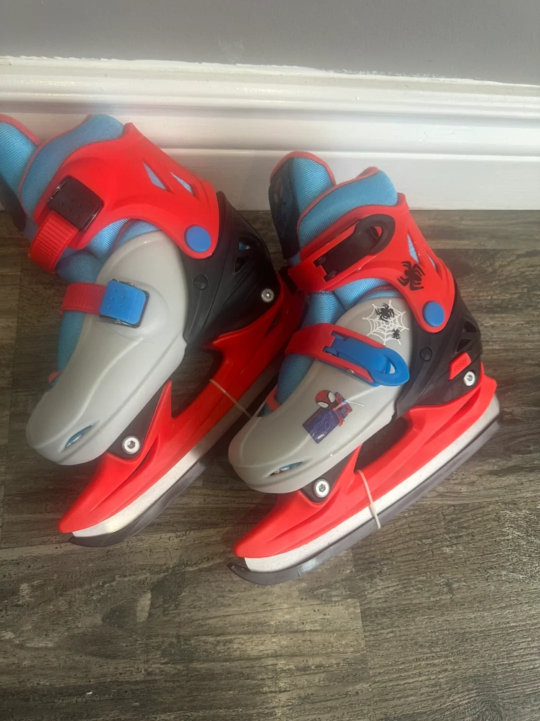 Marvel Spiderman Hedstrom Ice Skates, Size Y8-Y11