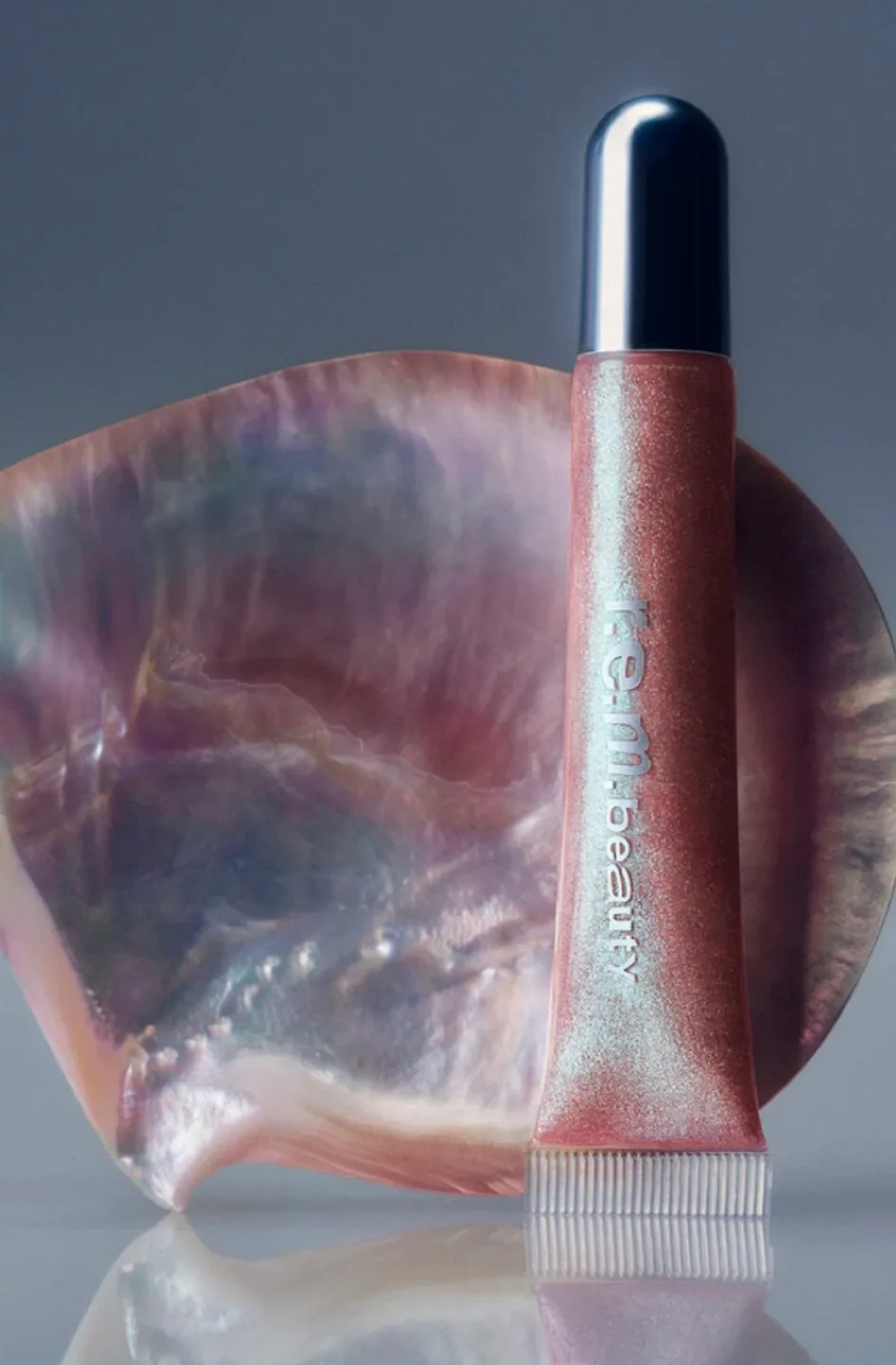 r.e.m. beauty On Your Collar Plumping Lip Gloss image indicator(7)