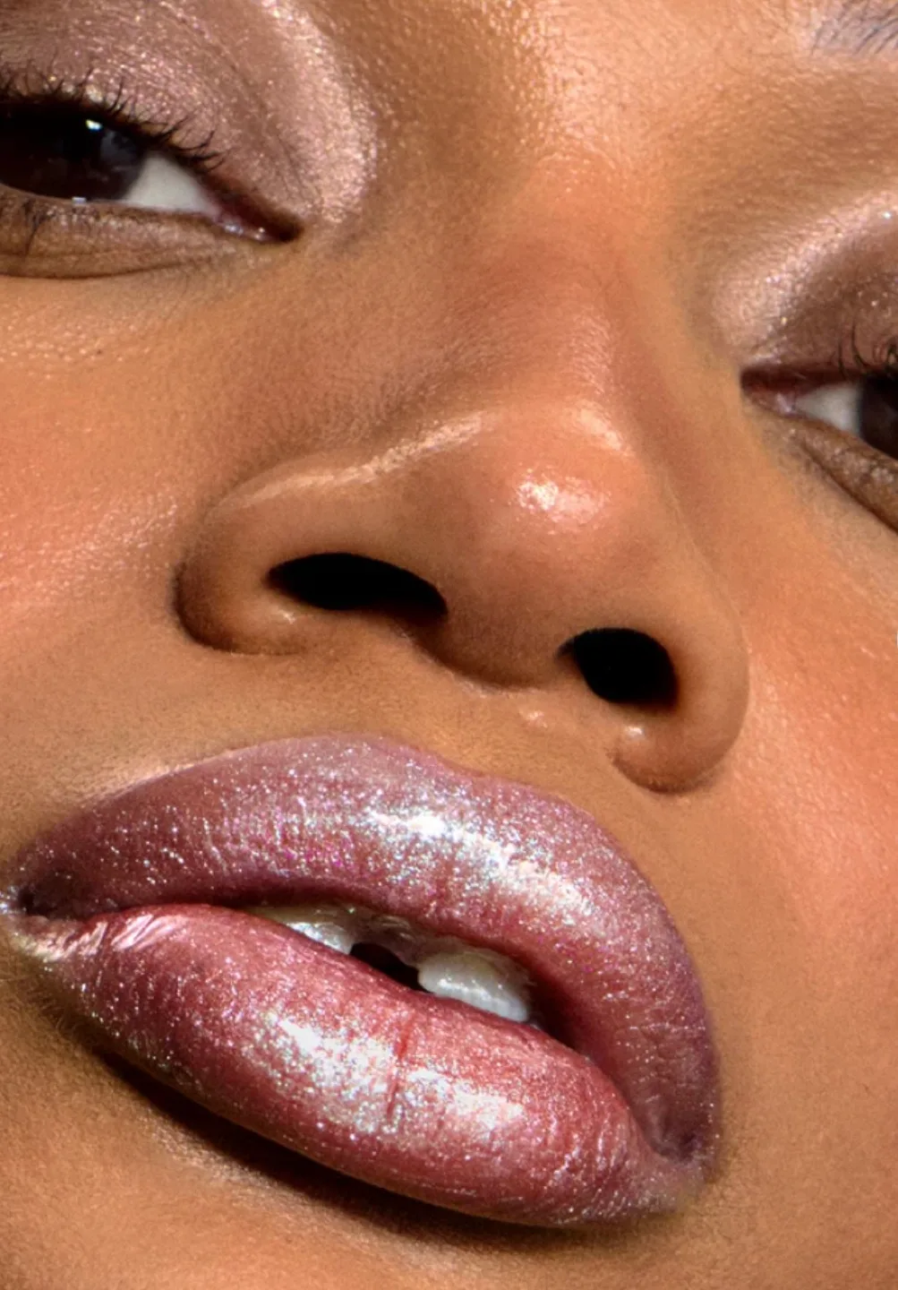 r.e.m. beauty On Your Collar Plumping Lip Gloss image indicator(9)