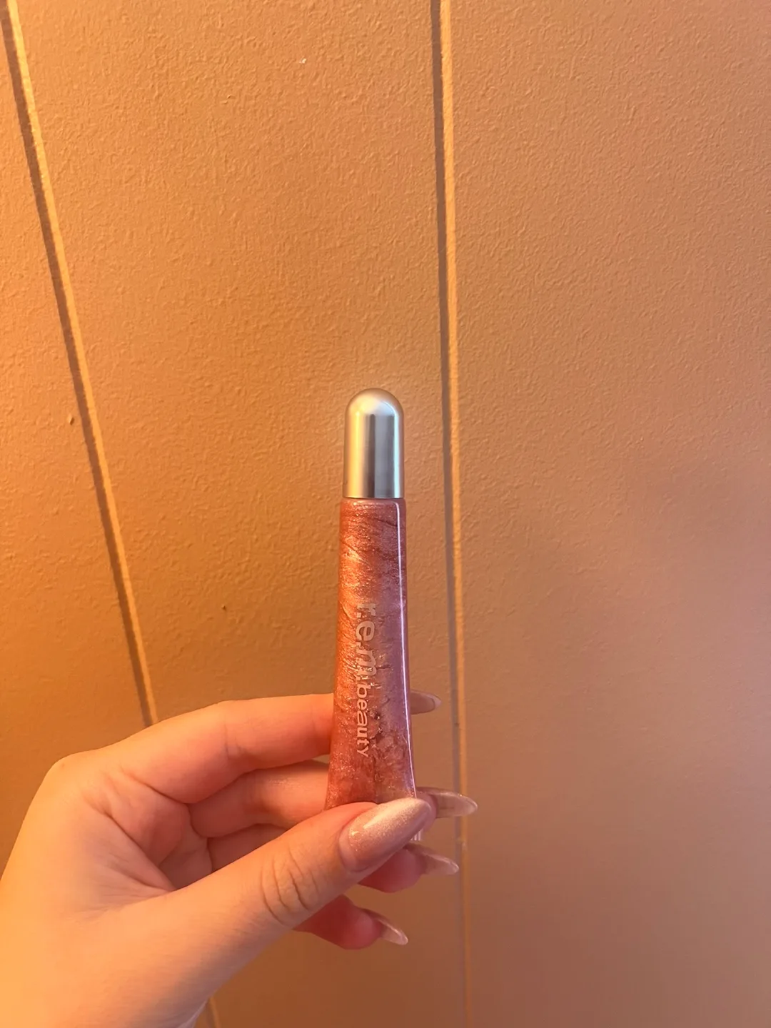 r.e.m. beauty On Your Collar Plumping Lip Gloss image indicator(10)