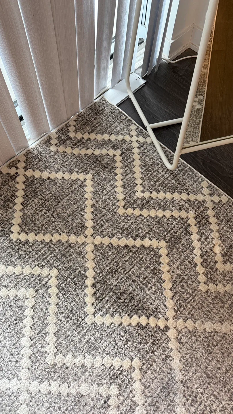 Moving Sale! Turkish Rug - 7' x 10' image indicator(3)