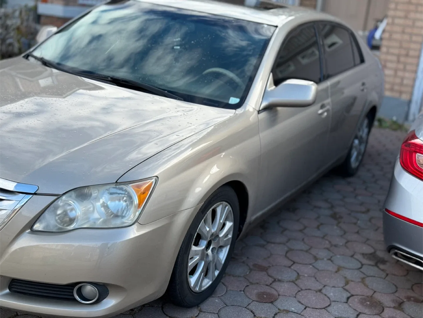 Toyota Avalon XLS - Gold Sedan image indicator(3)