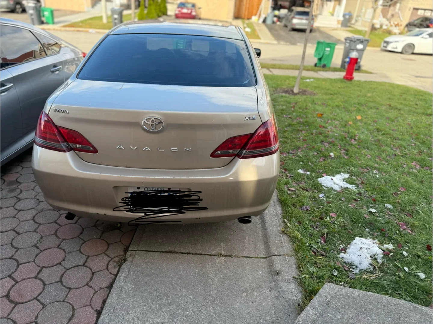 Toyota Avalon XLS - Gold Sedan image indicator(2)
