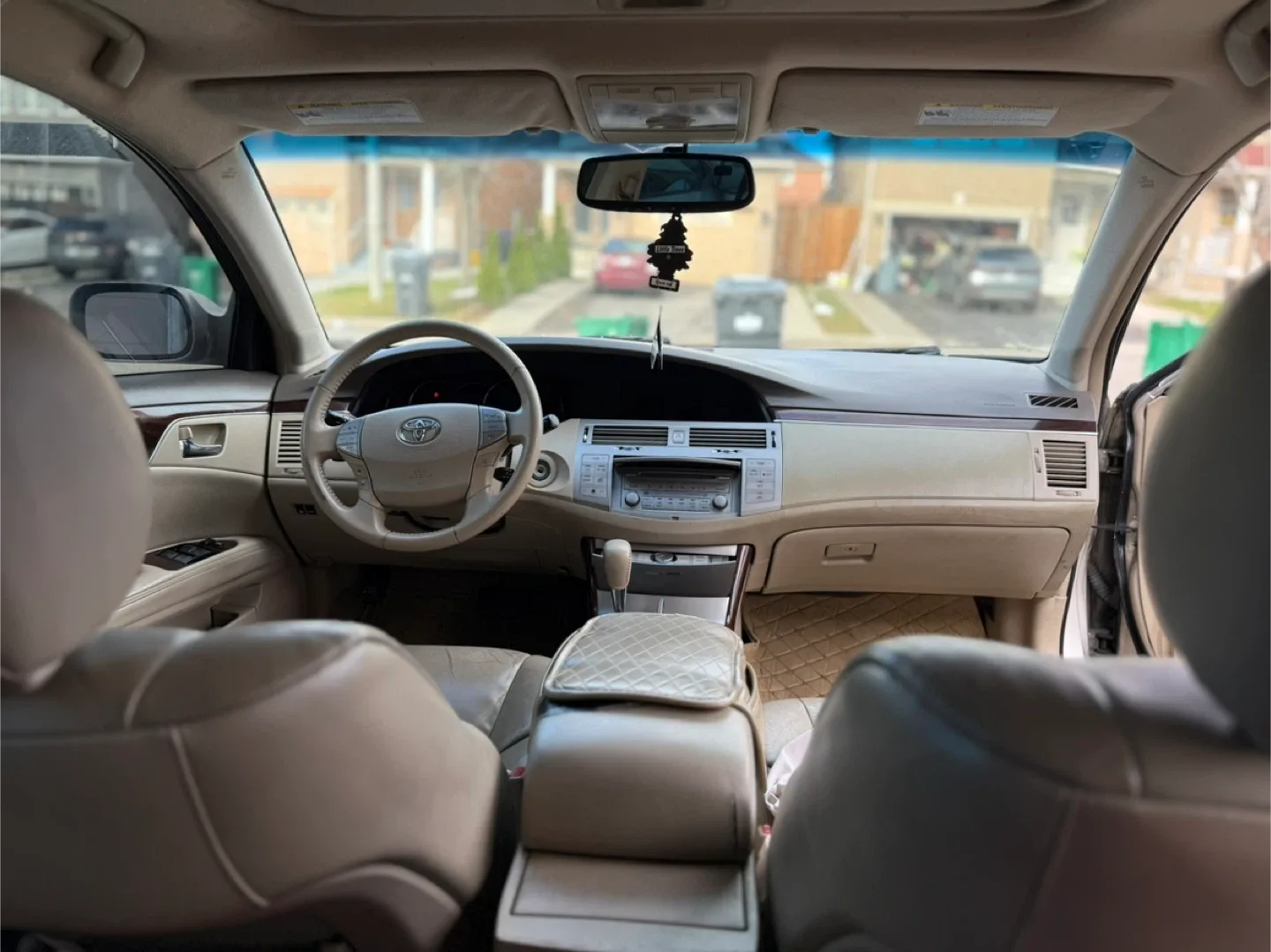 Toyota Avalon XLS - Gold Sedan image indicator(9)