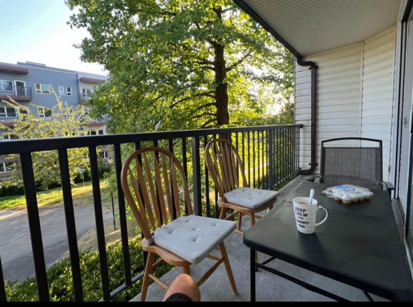 Large 985 sg.ft 2 BDR, 1 BATH Apartment Across TNT Guildford image indicator(9)