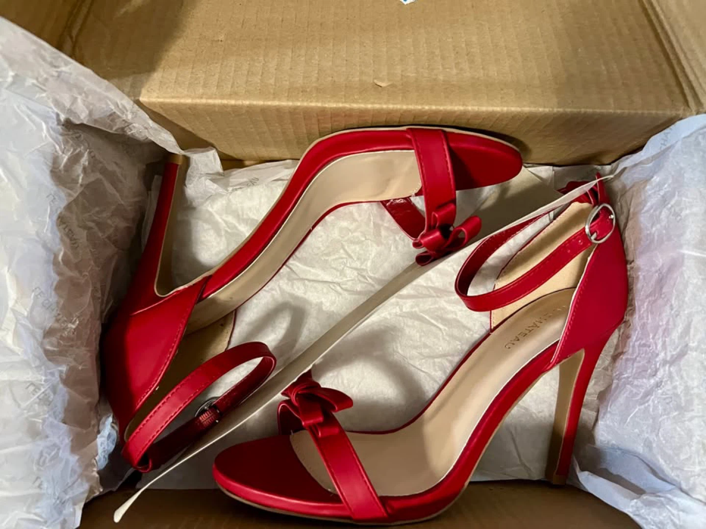 Le Chateau Red Heels, Size 9