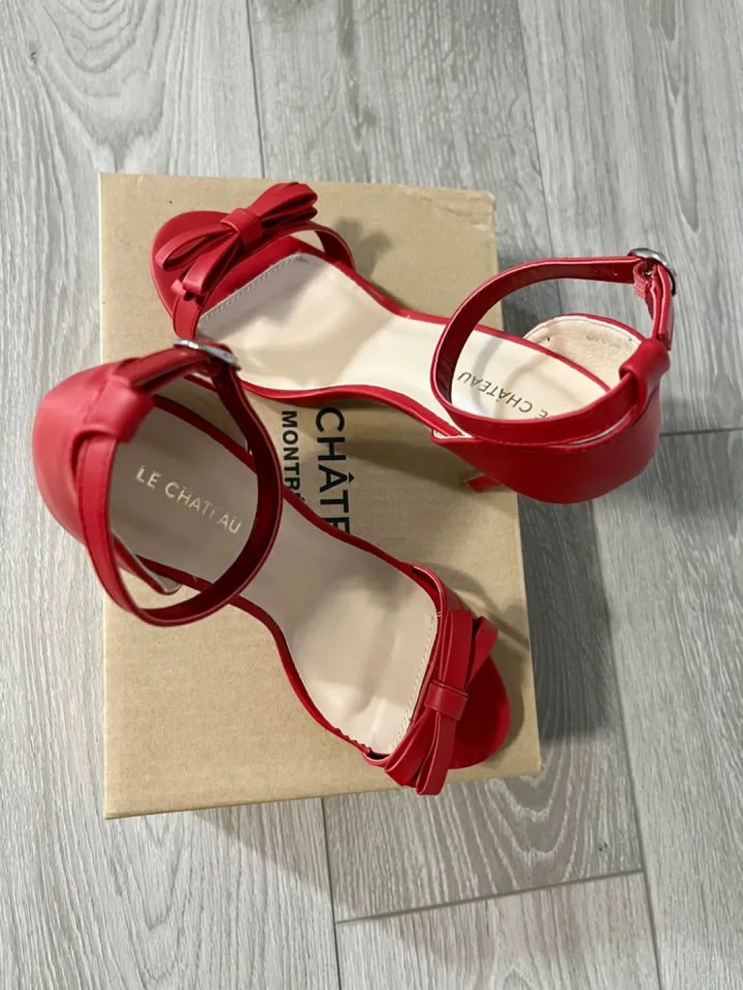 Le Chateau Red Heels, Size 9 image indicator(6)
