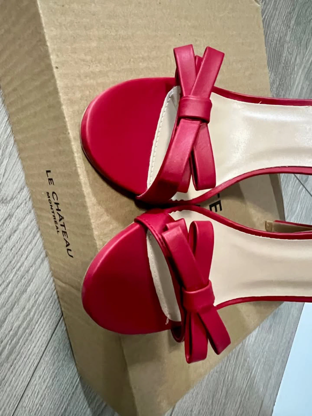 Le Chateau Red Heels, Size 9 - photo 3