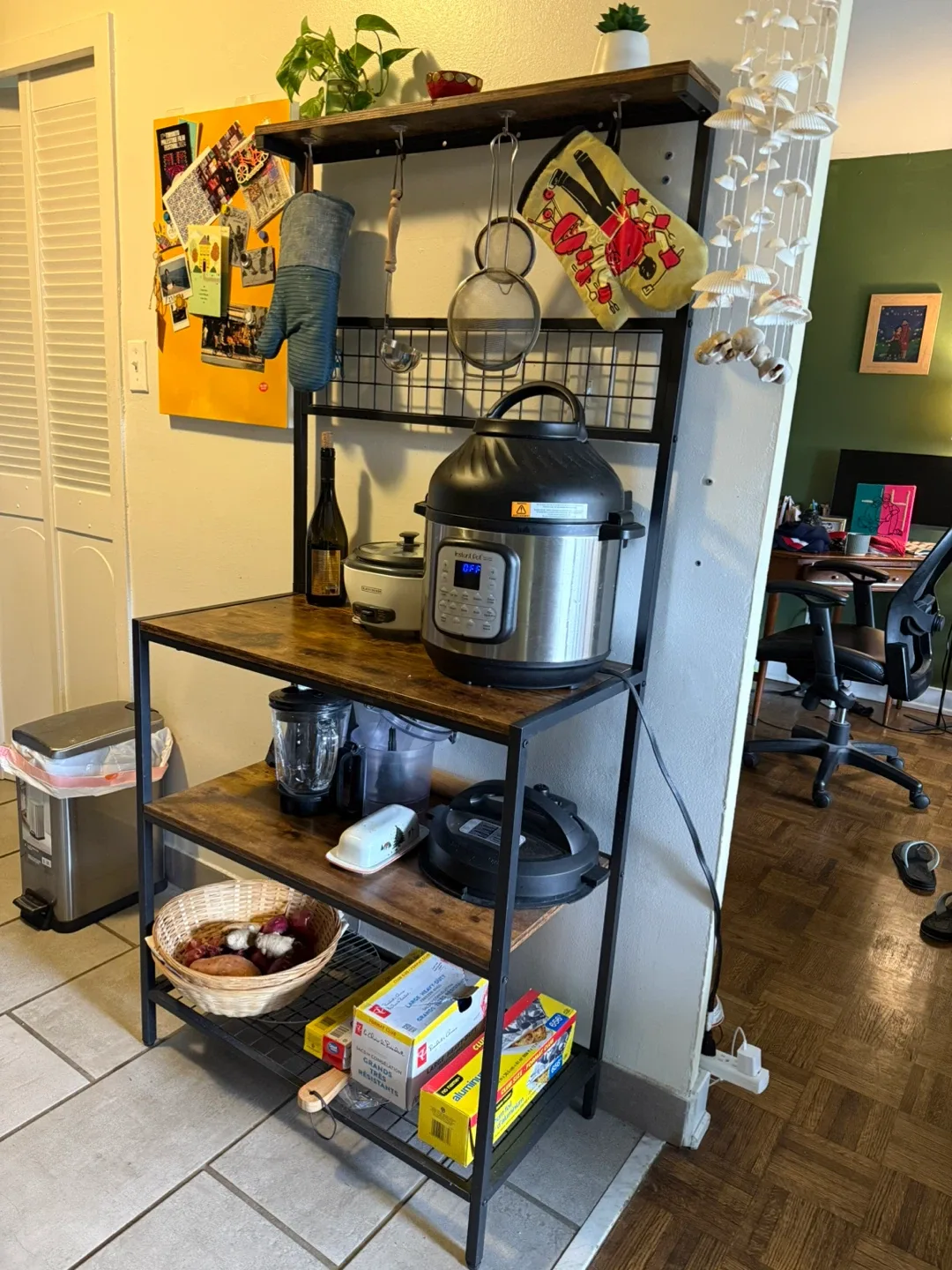 Kitchen Baker's Rack Shelf image indicator(2)