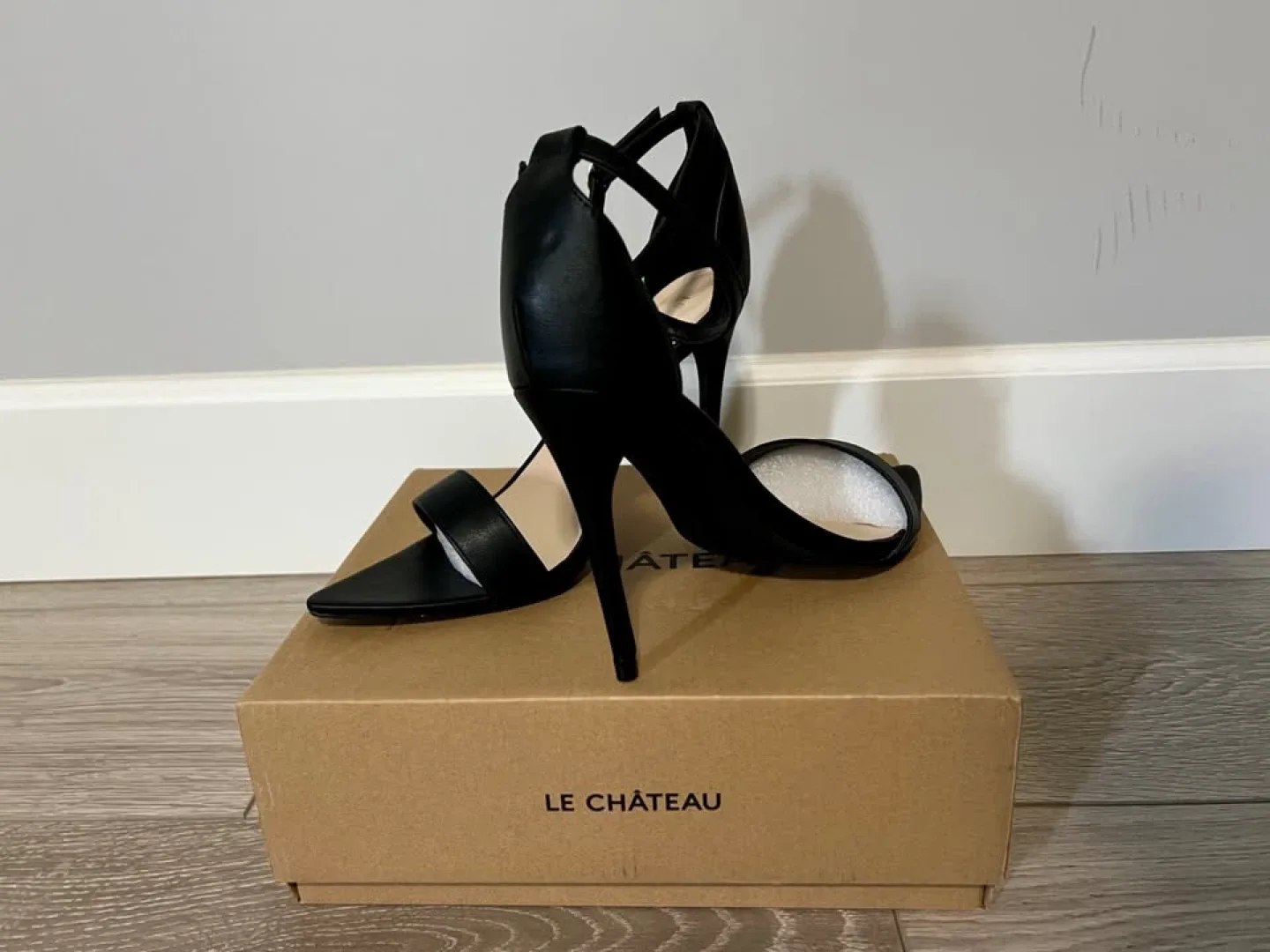 Le Chateau Black Heels - Size 8.5 image indicator(9)