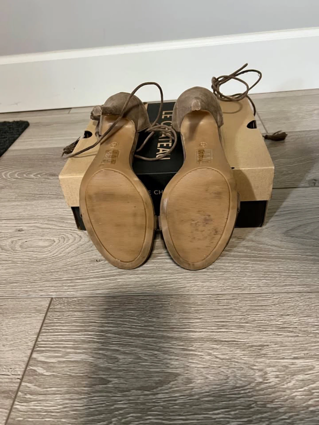 Le Chateau Taupe Heels - Size 8 - photo 4