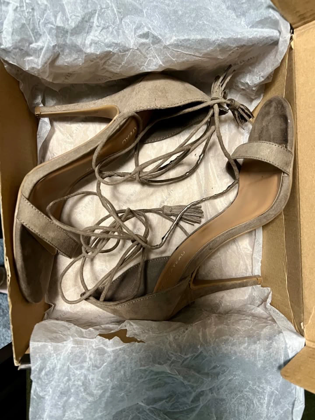 Le Chateau Taupe Heels - Size 8 - photo 3