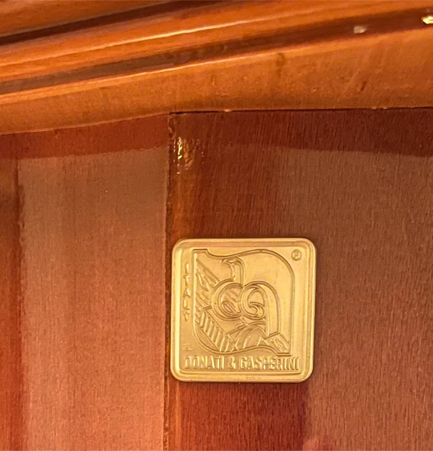 Vintage Wood Dresser with Mirror image indicator(4)