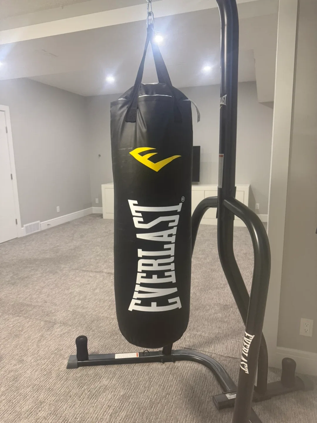 Everlast Heavy Bag with Stand image indicator(2)