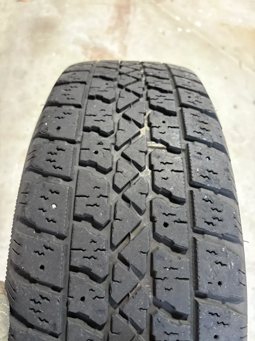 Winter Tires on rims- Arctic Claw Winter Txi - 185/65R15 image indicator(4)