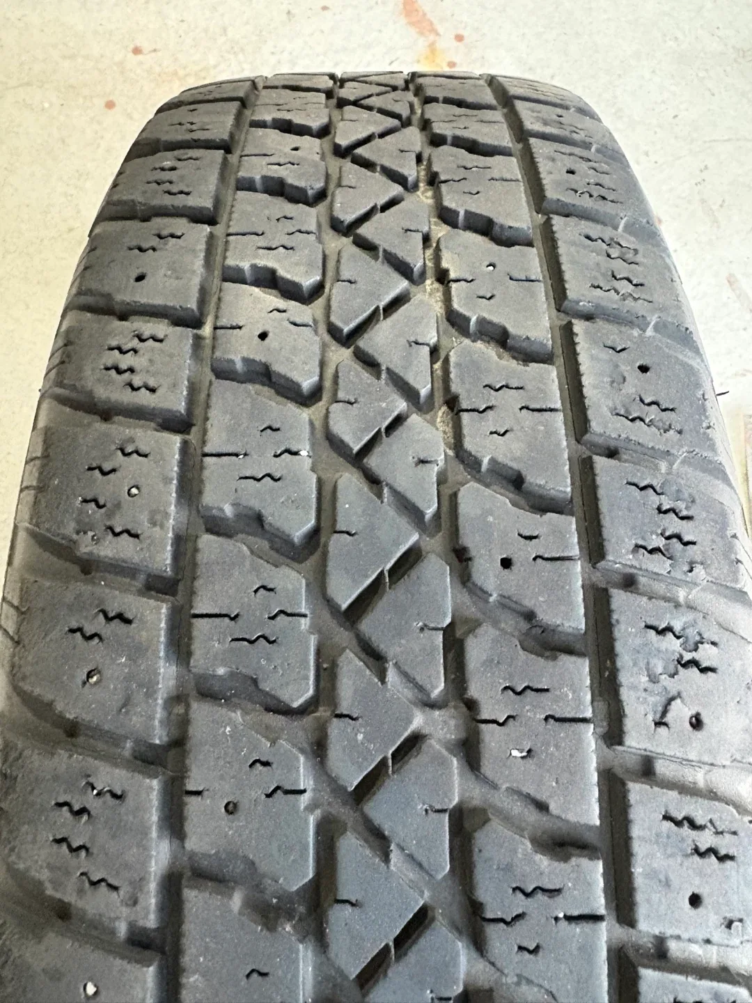 Winter Tires on rims- Arctic Claw Winter Txi - 185/65R15 image indicator(5)