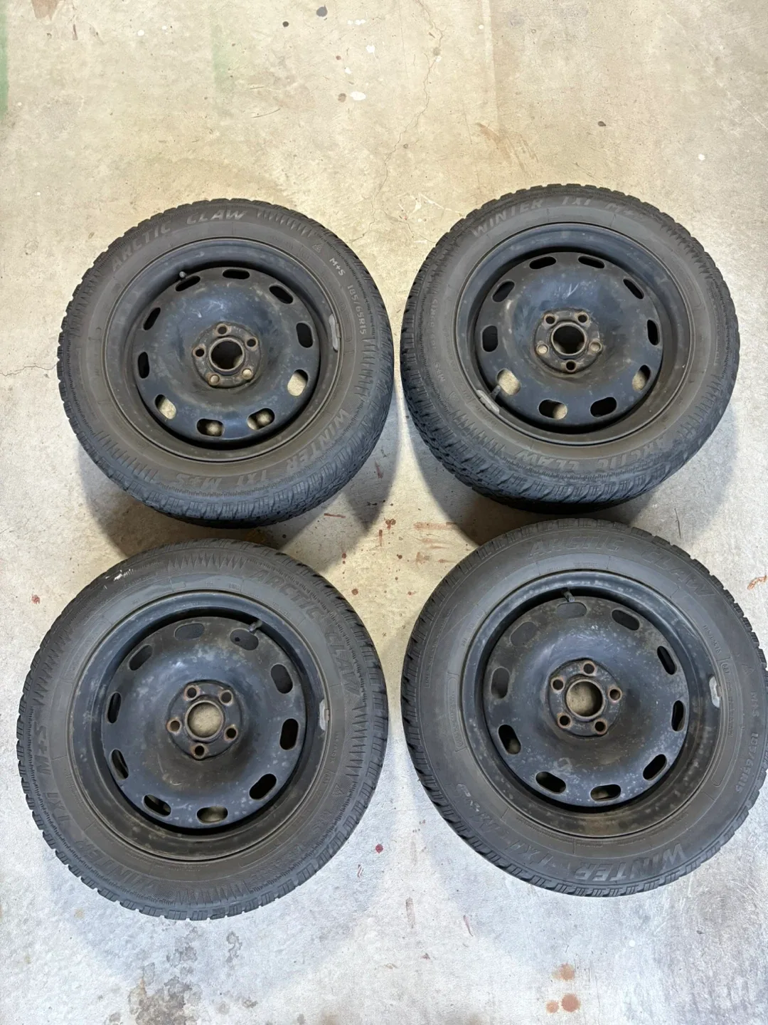 Winter Tires on rims- Arctic Claw Winter Txi - 185/65R15