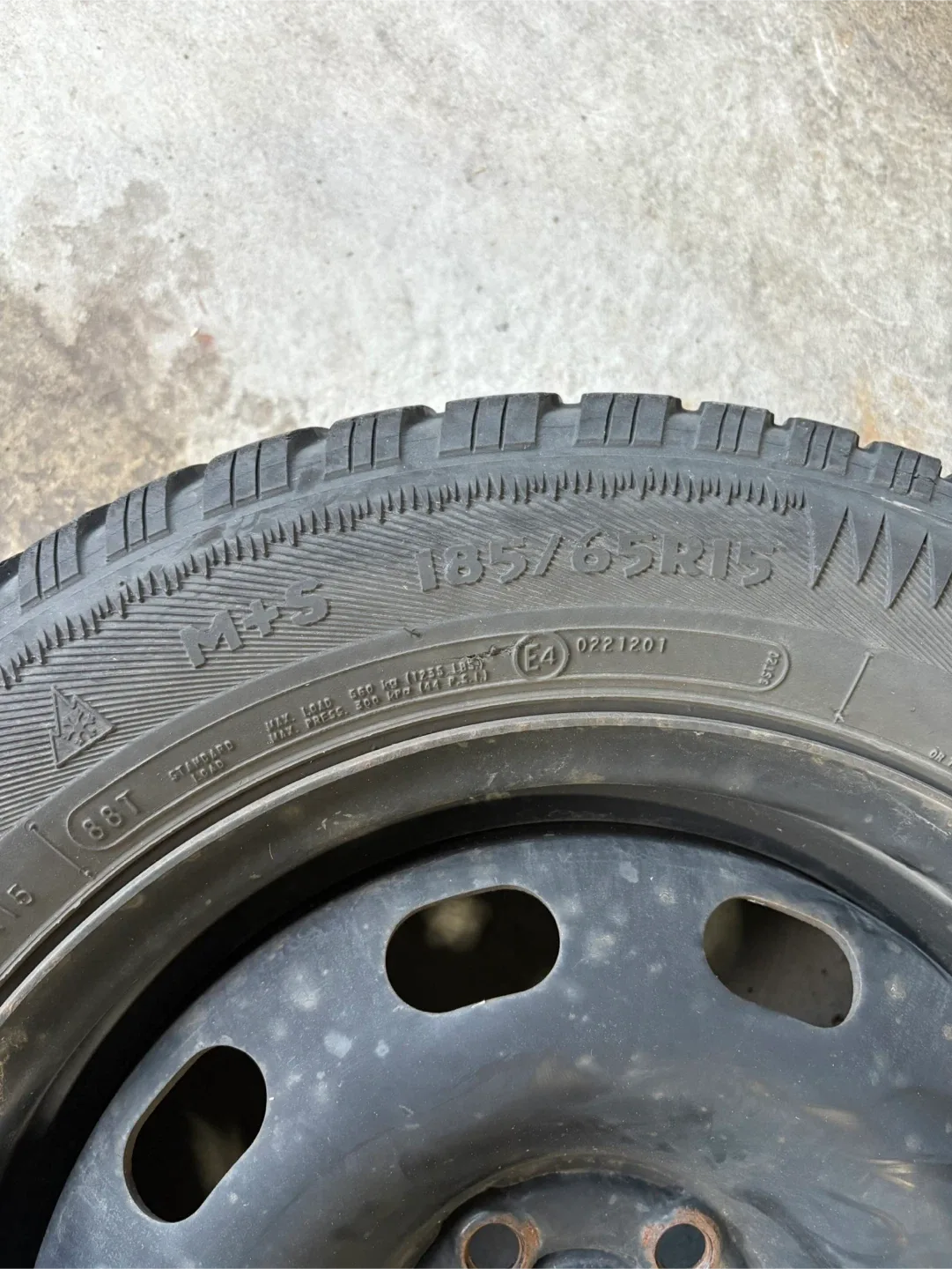 Winter Tires on rims- Arctic Claw Winter Txi - 185/65R15 image indicator(8)