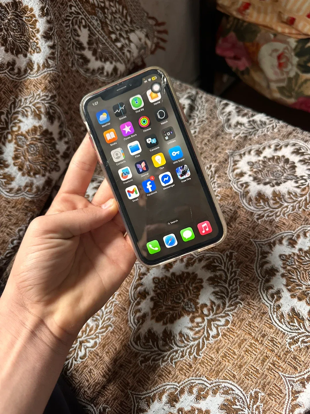 iPhone XR for sale plz sell all images image indicator(7)