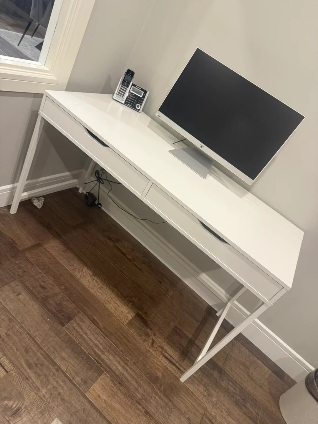 White Desk with Drawers image indicator(2)