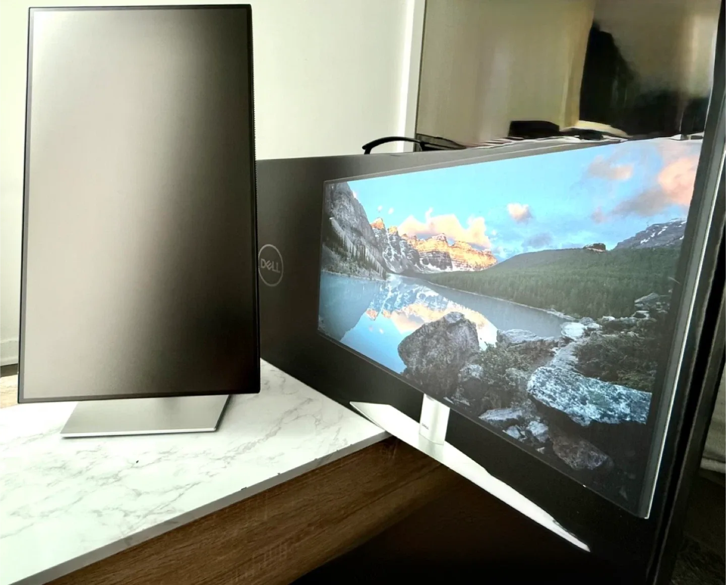 MINT- Dell UltraSharp U2724D 27" Monitor image indicator(3)