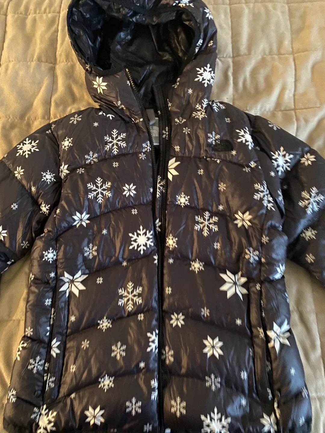The North Face Puffer Jacket - Black with Snowflakes - Size M image indicator(5)