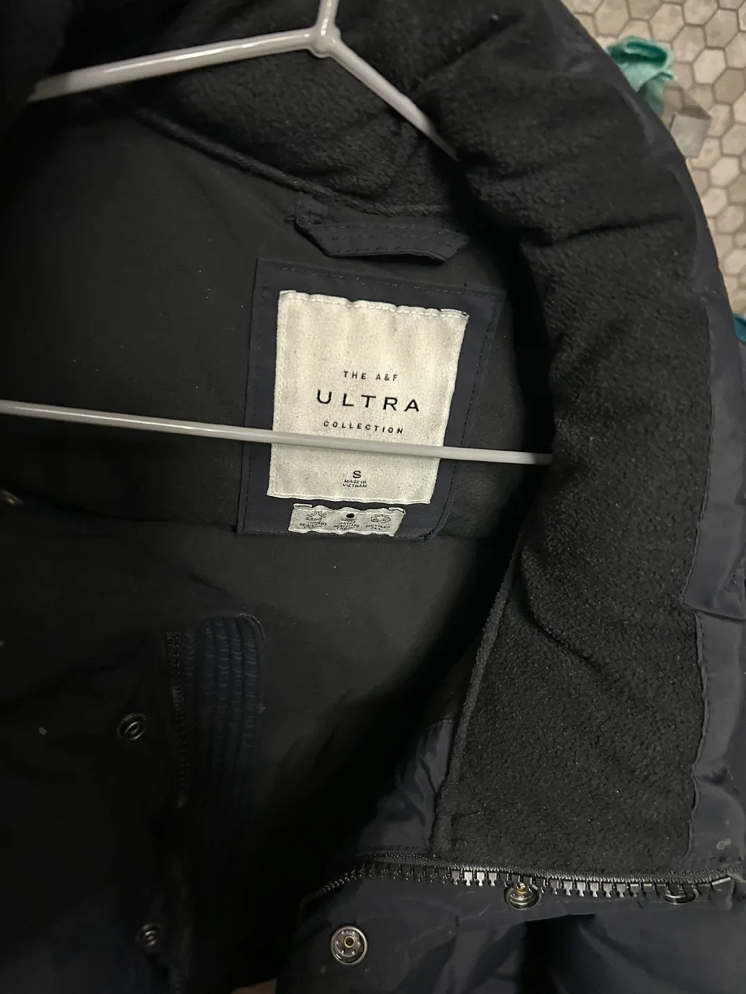 Abercrombie & Fitch Ultra Collection Puffer Jacket - S image indicator(2)